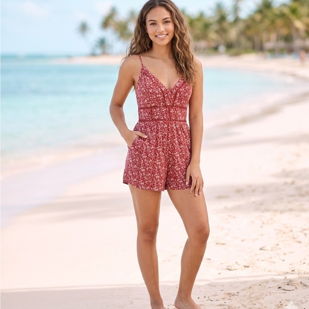 🦅 American Eagle Red Floral Pocketed Jumpsuit - peep square accents Sz Jr Med